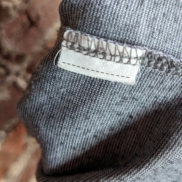 Zara Small Gray V-Neck Top - Picture 4 of 6